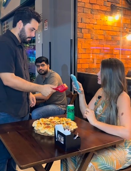 Igor Dávila e Bruna Andrade protagonizam vídeo bem-humorado para divulgar o espaço New Yorque nas redes sociais.