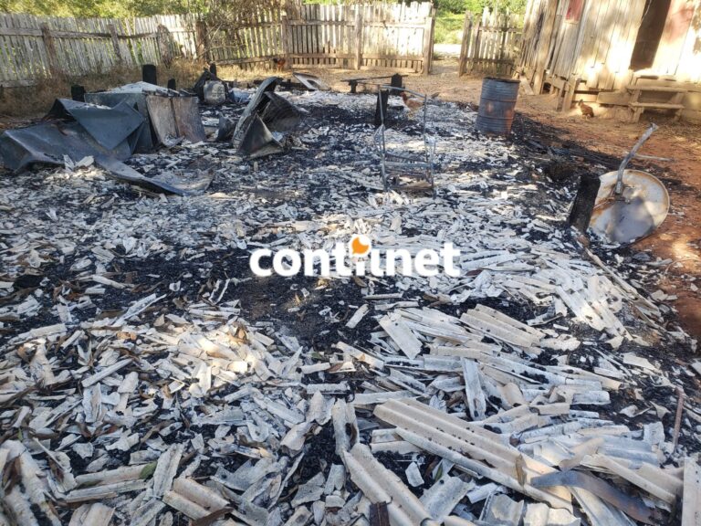 Filho encontra corpo de idoso carbonizado após casa pegar fogo; suspeita é de latrocínio