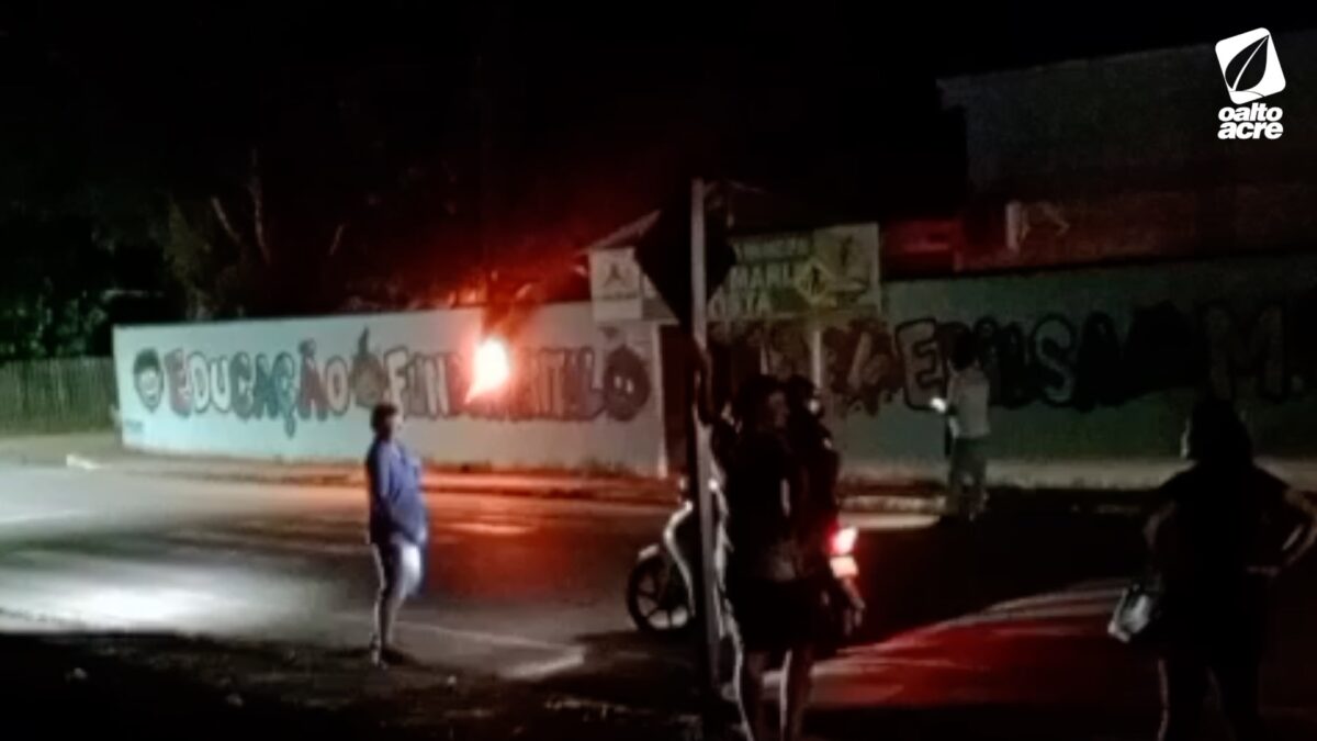 Princípio de incêndio começou após curto-circuito no padrão elétrico instalado na área externa da escola em Assis Brasil.