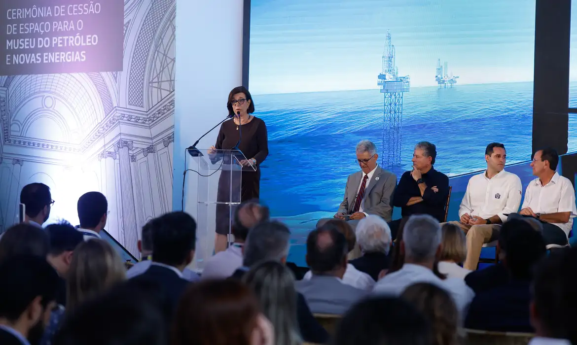 Rio de Janeiro (RJ), 18/03/2026 – A presidente da Petrobras, Magda Chambriard, participa da cerimônia de cessão do antigo prédio do Automóvel Club do Brasil para a criação do Museu do Petróleo e Novas Energias. Foto: Fernando Frazão/Agência Brasil