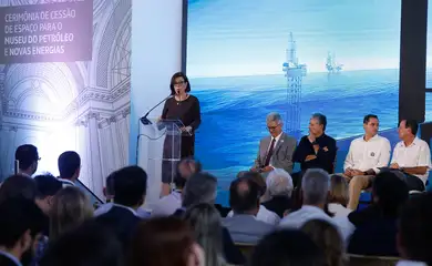 Rio de Janeiro (RJ), 18/03/2026 – A presidente da Petrobras, Magda Chambriard, participa da cerimônia de cessão do antigo prédio do Automóvel Club do Brasil para a criação do Museu do Petróleo e Novas Energias. Foto: Fernando Frazão/Agência Brasil