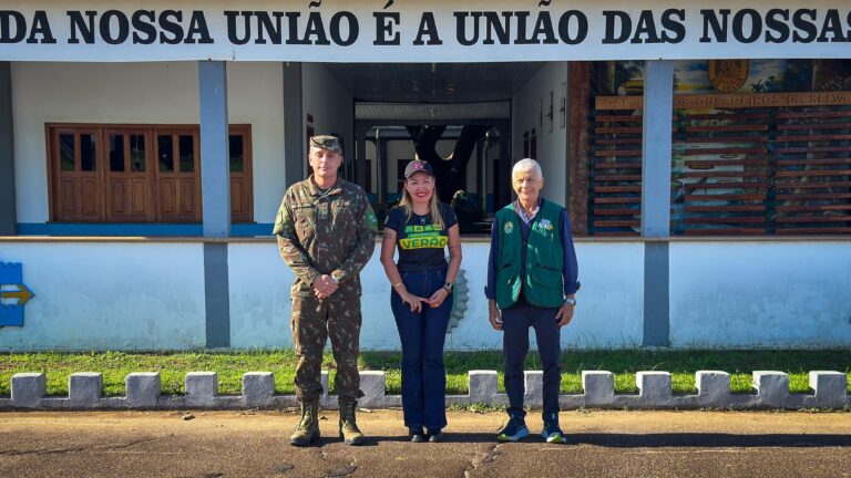 Deracre acompanha obras e trata de convênio com Exército