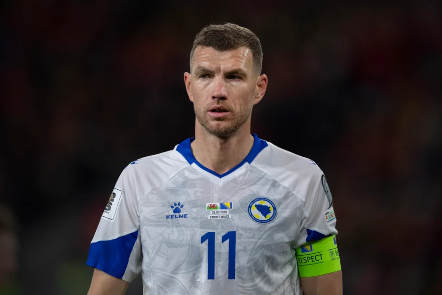 Astro da Bósnia detona Itália antes de decisão por vaga na Copa