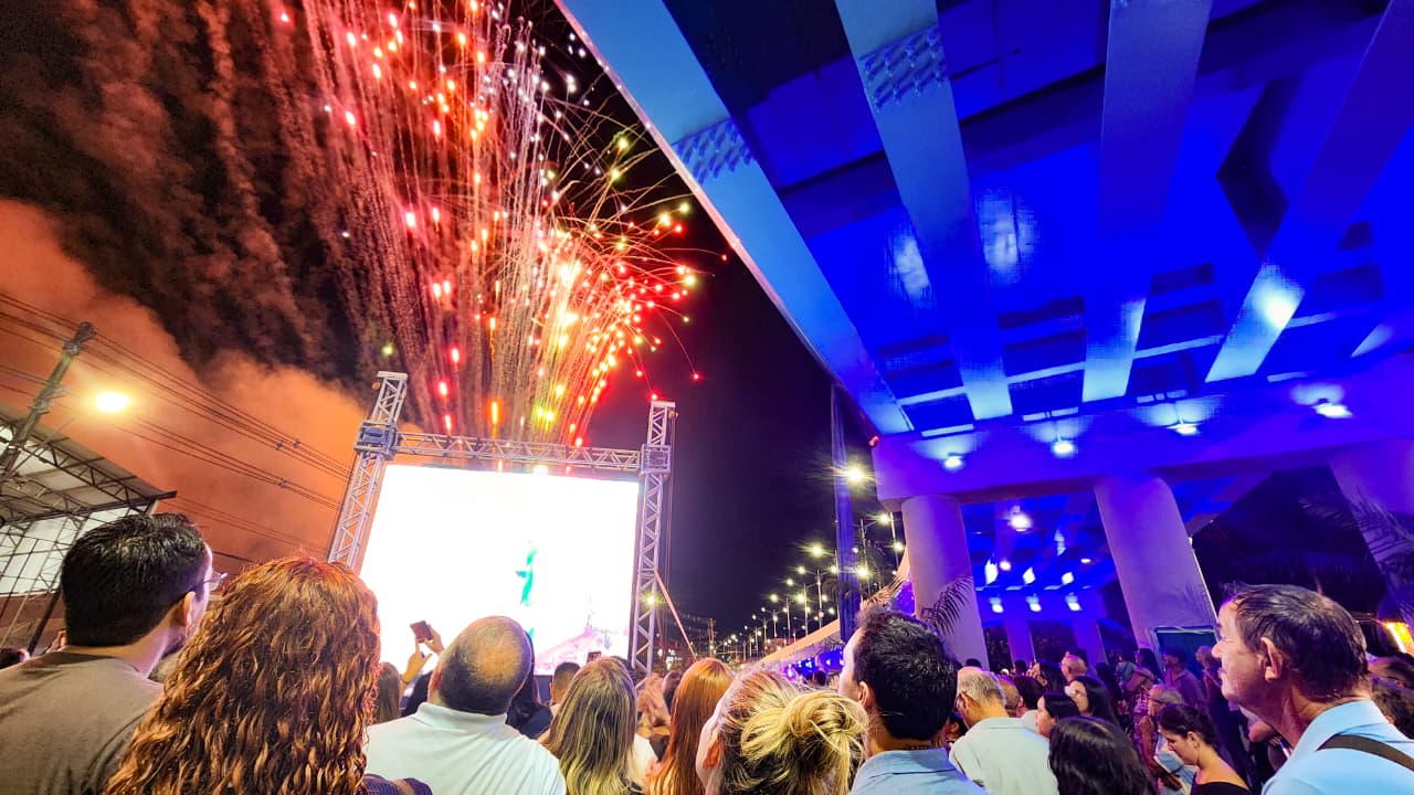 O momento contou também com queima de fogos