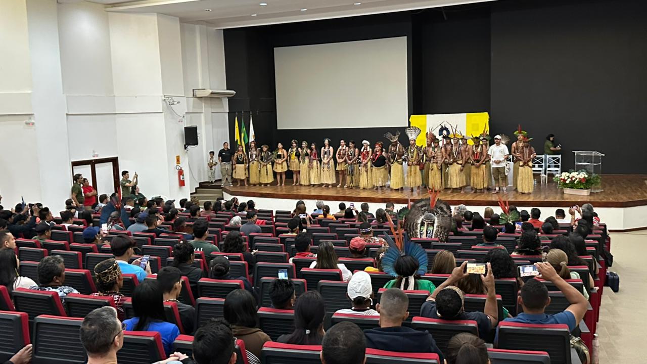 O encontro, realizado na Universidade Federal do Acre (Ufac), teve como foco o fortalecimento das políticas públicas voltadas aos povos originários, além da escuta de demandas relacionadas à proteção territorial