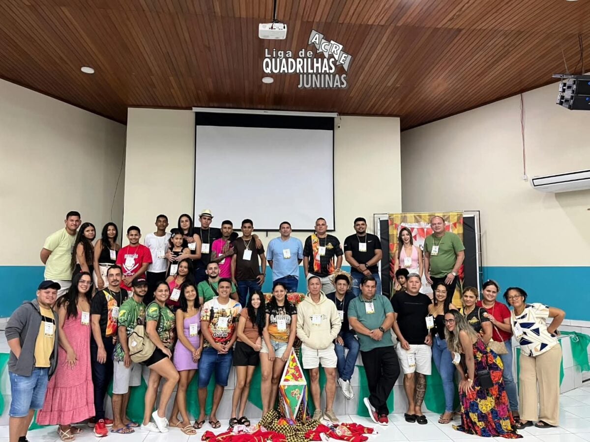 Escuta Junina reúne delegados e representantes de quadrilhas