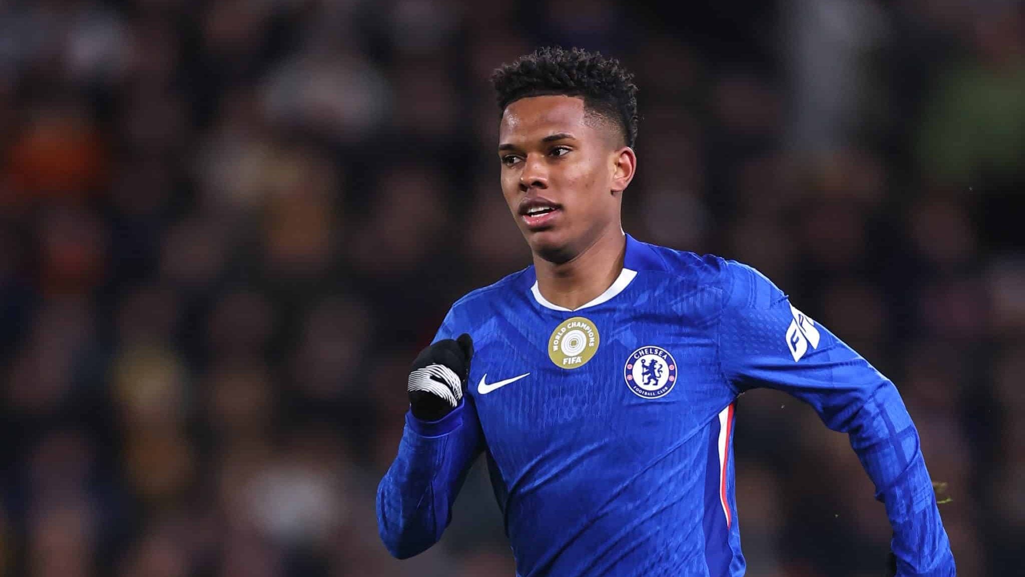 Estêvão sentindo lesão na coxa, motivo que pode deixá-lo fora da Seleção Brasileira.