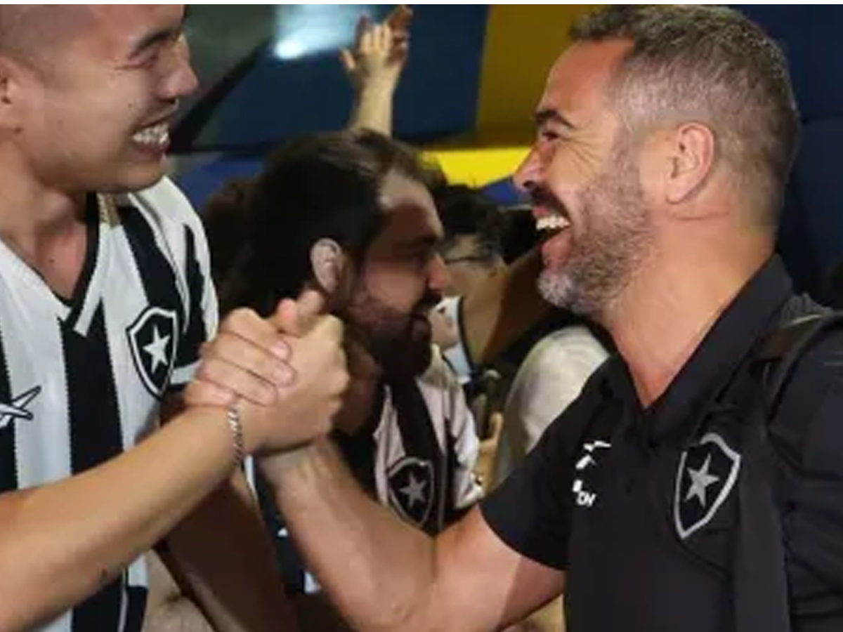 Artur Jorge em chegada no hotel (Victor Silva/Botafogo) Artur Jorge em chegada no hotel (Victor Silva/Botafogo)