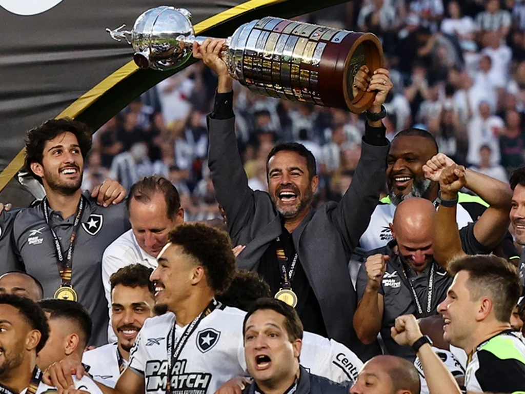 Artur Jorge foi campeão da Libertadores com o Botafogo Artur Jorge foi campeão da Libertadores com o Botafogo