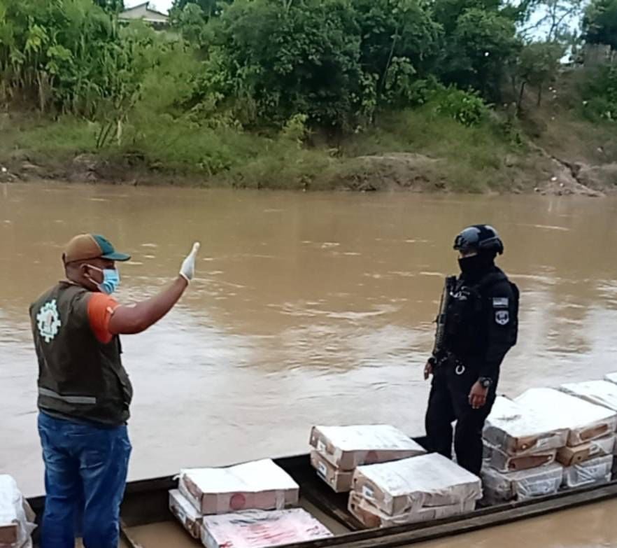 Polícia da Bolívia apreende 50 caixas de frango contrabandeado na fronteira