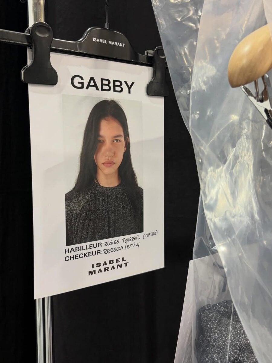 Modelo acreana Gaby Dobbins concorre ao prêmio de Modelo do Ano no FFW Brasil Fashion Awards e recebe apoio nas redes sociais para votação.