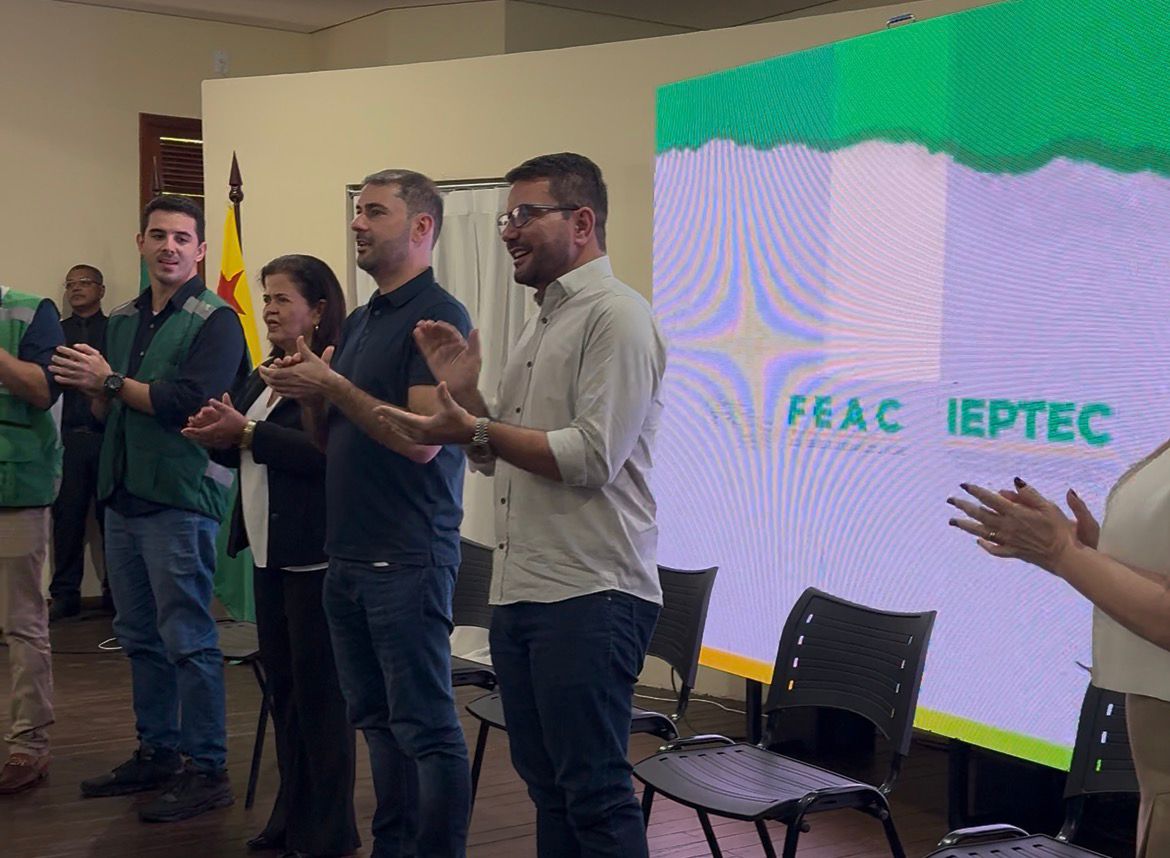 Gladson Camelí realizou nesta quinta-feira (26) a assinatura do decreto que oficializa a criação da Faculdade Estadual do Acre | Foto: ContilNet