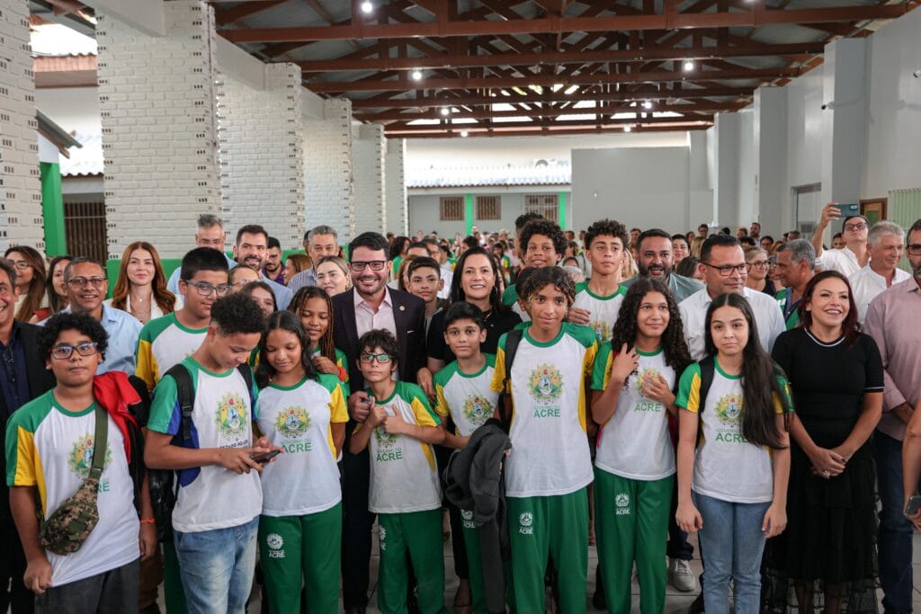 Governador Gladson Camelí instituiu programas voltados à Educação e Esporte