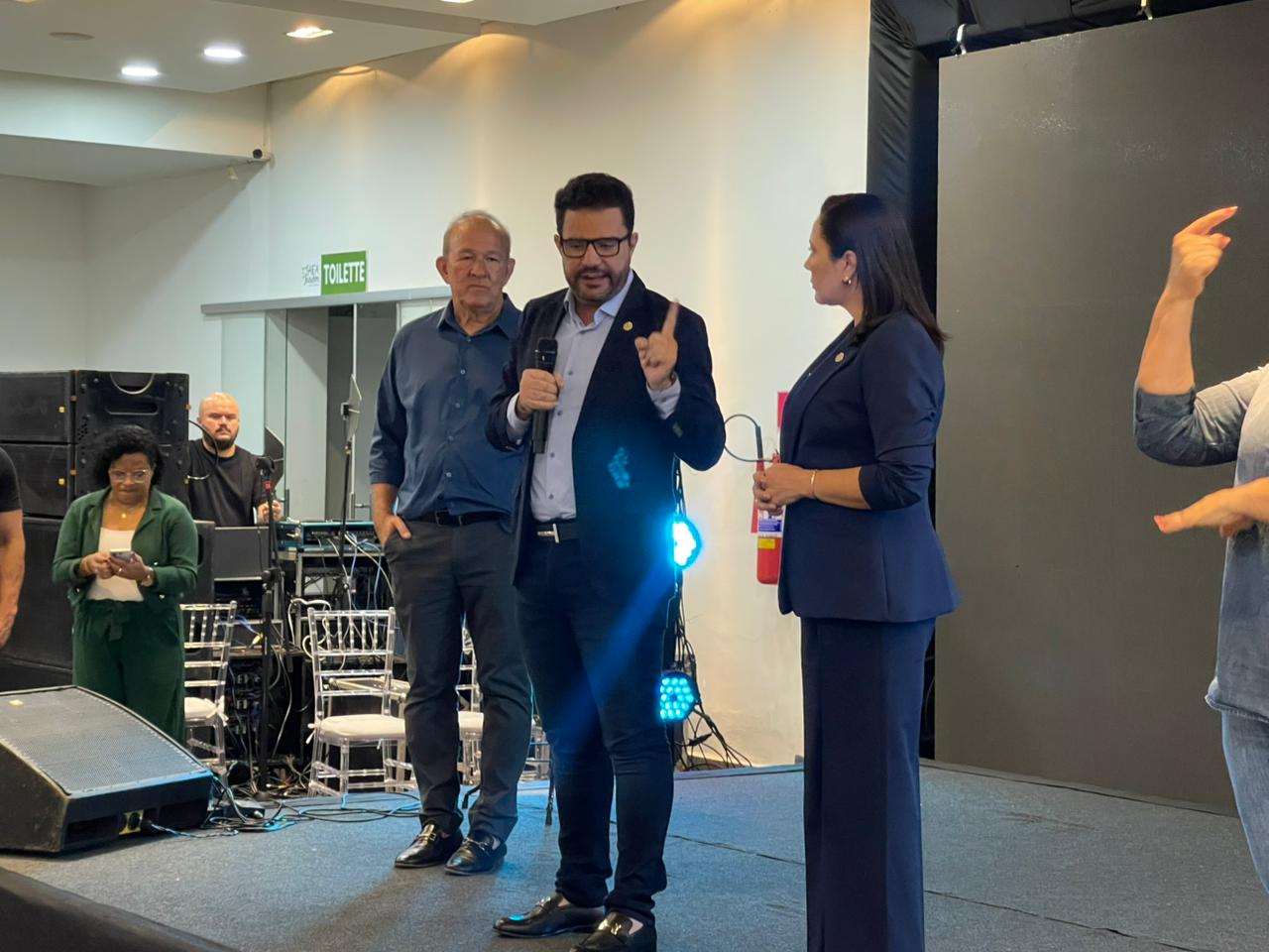 Gladson durante Encontro de Vereadores, em Rio Branco