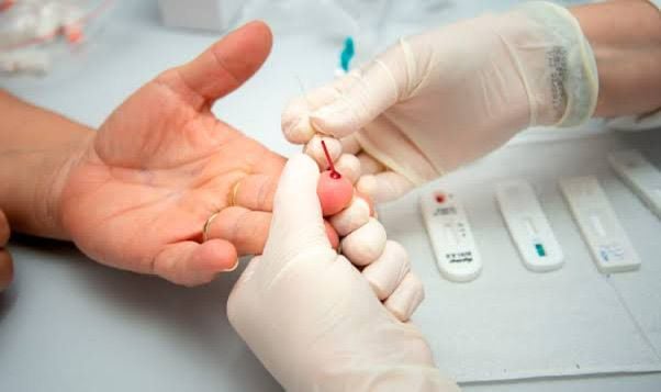 As hepatites virais são doenças infecciosas que atingem o fígado e podem ser causadas por diferentes tipos de vírus