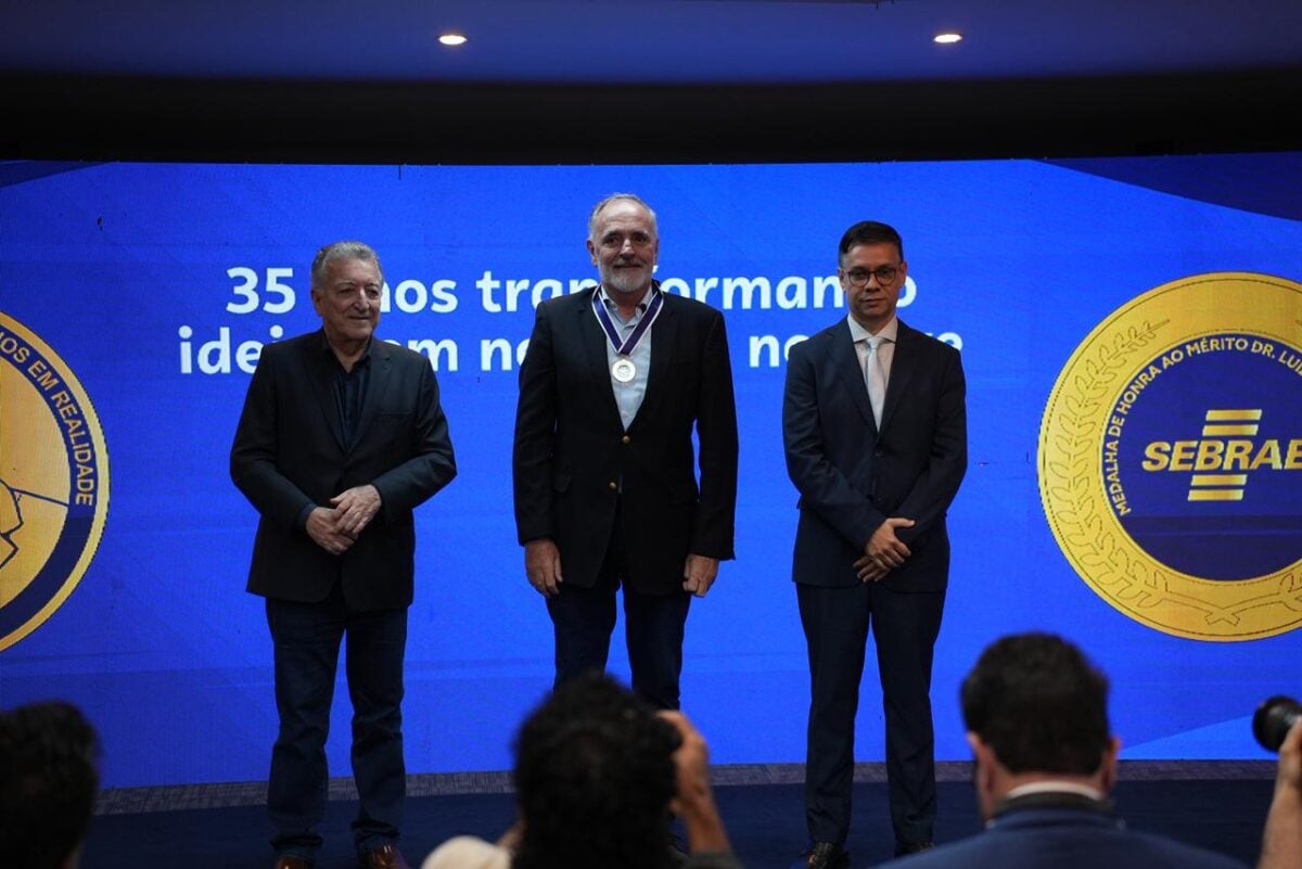 Deputado Luís Tchê recebe homenagem do Sebrae