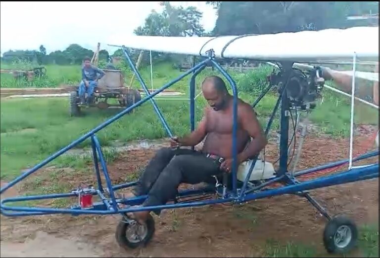Avião experimental construído por produtor rural cai durante voo de teste no Acre; VÍDEO