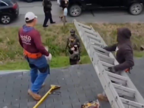 Mulher chama polícia para prender imigrantes