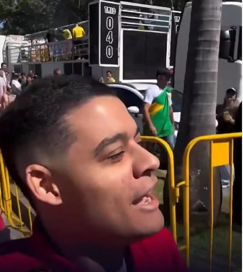 Influenciador puxa grito pró-Lula em ato da direita