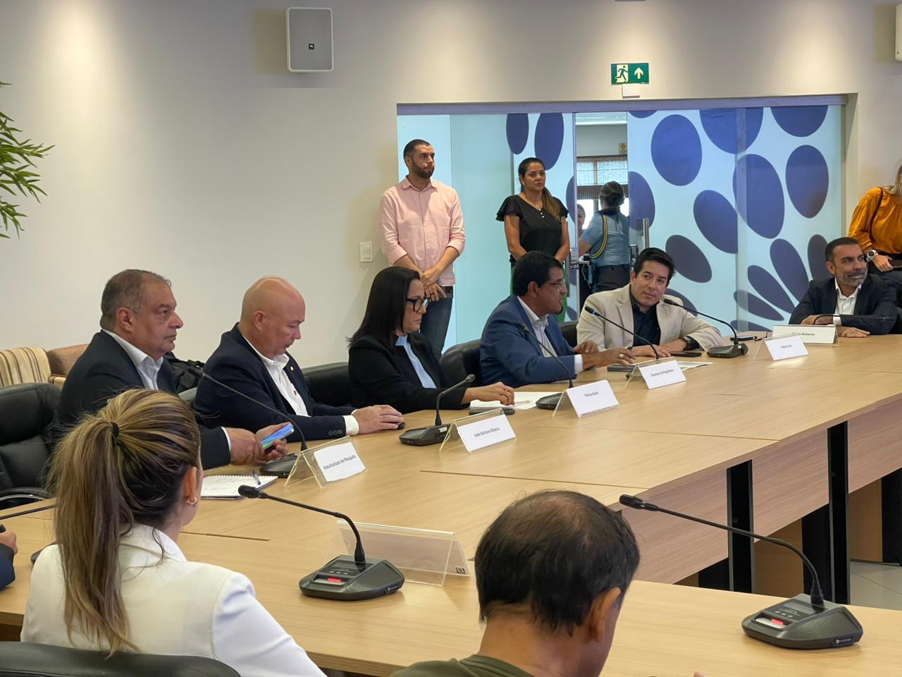 A reunião entre os órgãos que serão beneficiados para detalhar como funcionará o programa, aconteceu nesta segunda-feira