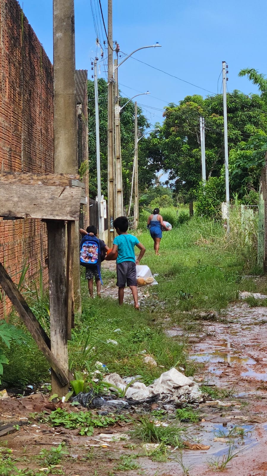 Grande parte dos materiais utilizados na campanha veio de doações enviadas por apoiadores de outros estados