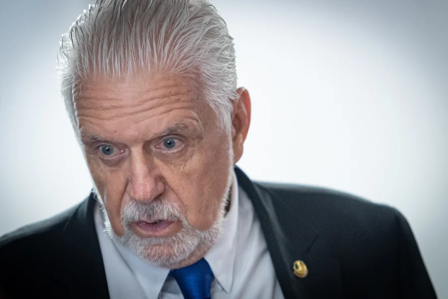 Empresa de nora do líder do governo no Senado é contratada por banco Master para operações financeiras