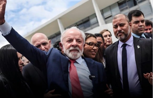 Governo abre licitação de até R$ 2,27 milhões para ternos da segurança