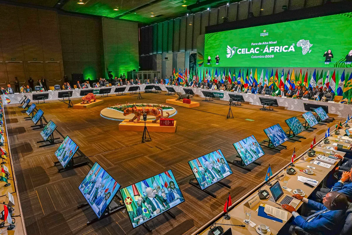 Lula cancela participação em cúpula da Celac após atraso na Colômbia