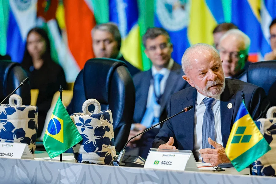 Lula cancela participação em cúpula da Celac após atraso na Colômbia