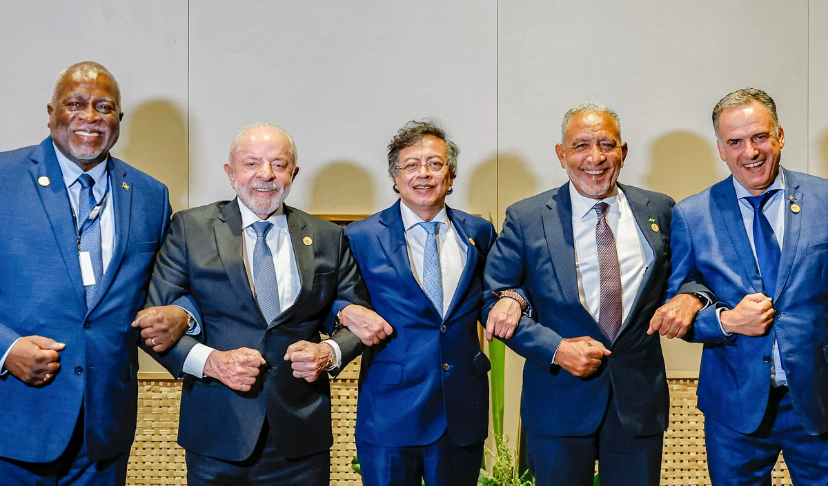 Lula cancela participação em cúpula da Celac após atraso na Colômbia