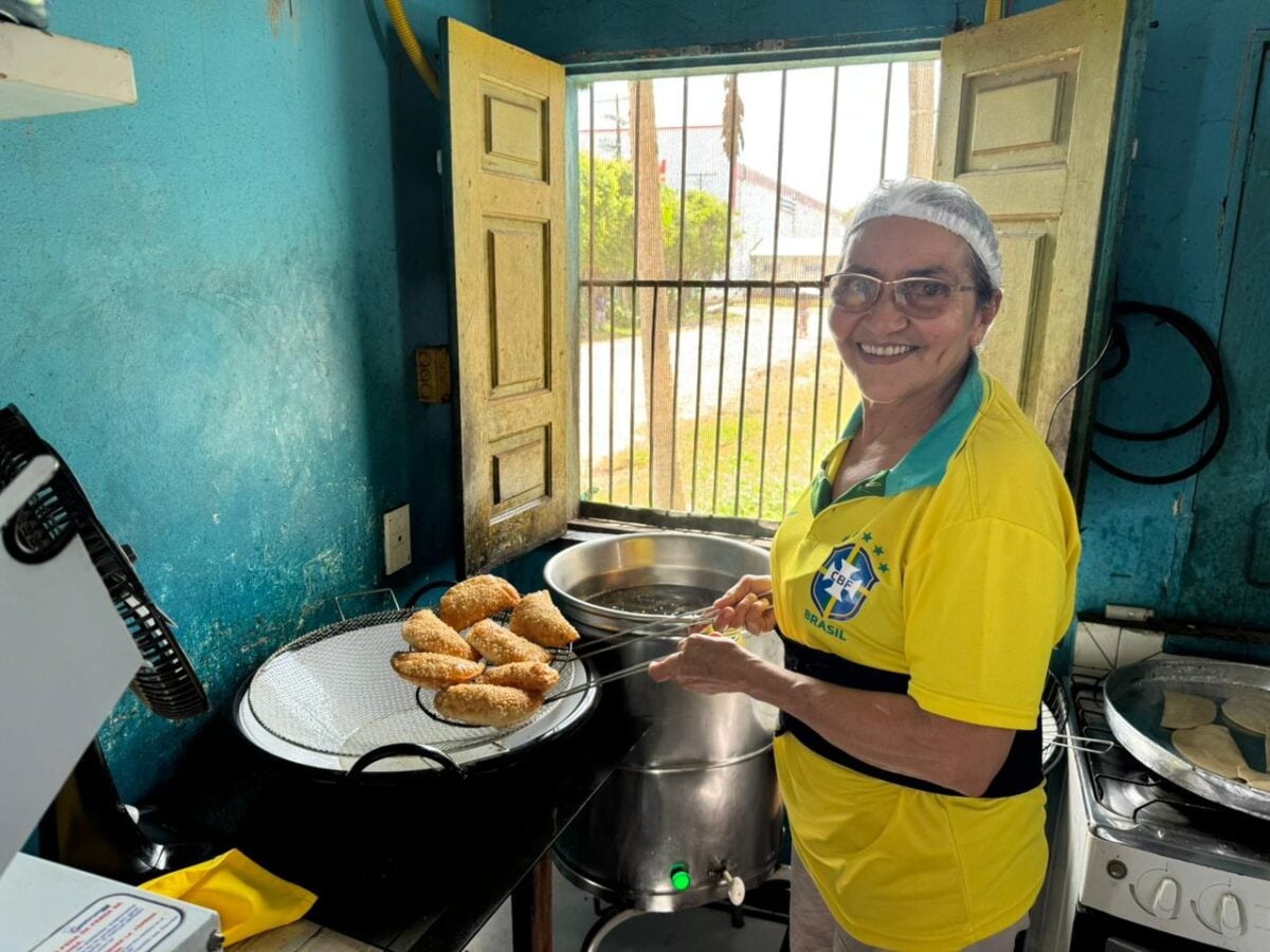 Vendendo salgados, moradora de Sena Madureira criou e garantiu formação dos 5 filhos