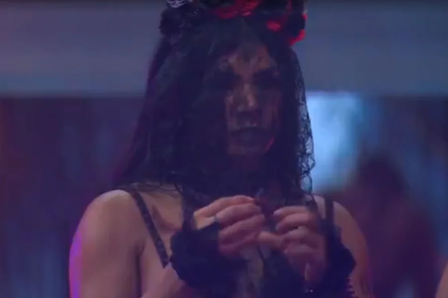 Durante a Festa do Líder Alberto Cowboy, o modelo Jonas e a participante Jordana protagonizaram um beijão cinematográfico, mas quem acabou roubando a cena foi Marciele, que já viveu um affair com o brother nesta edição.