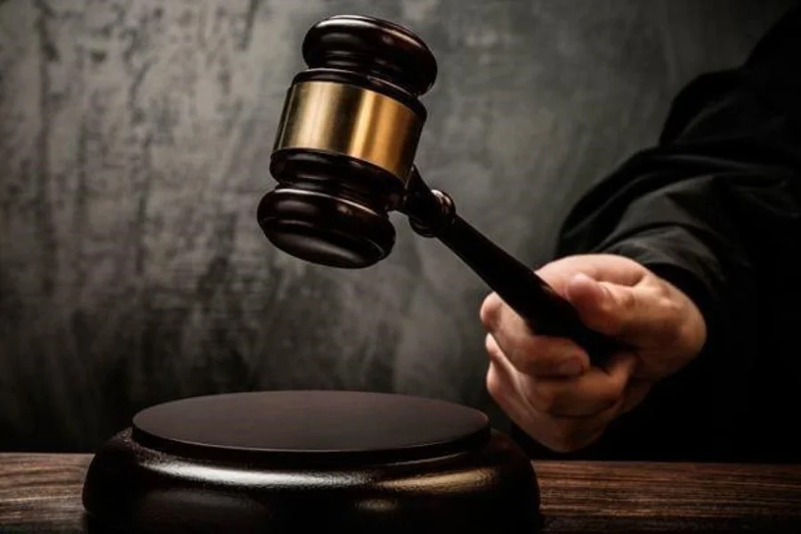 Em um julgamento marcado por forte emoção no Fórum Lafayette, em Belo Horizonte, o Conselho de Sentença decidiu pela absolvição de Erica Pereira da Silveira Vicente.