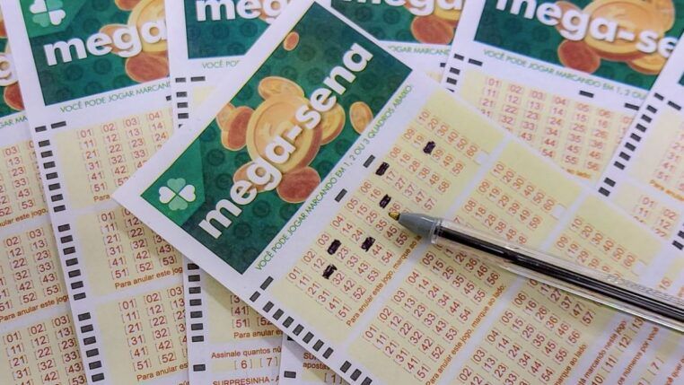 Mega-Sena acumula e prêmio principal sobe para R$ 105 milhões