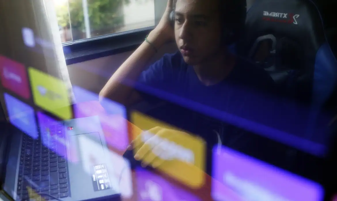 Bruno Peres/Agência Brasil Brasília (DF), 27/01/2025 - Crianças com perfil aberto em redes sociais. Ian Fernandes de Alencar. Foto: Bruno Peres/Agência Brasil