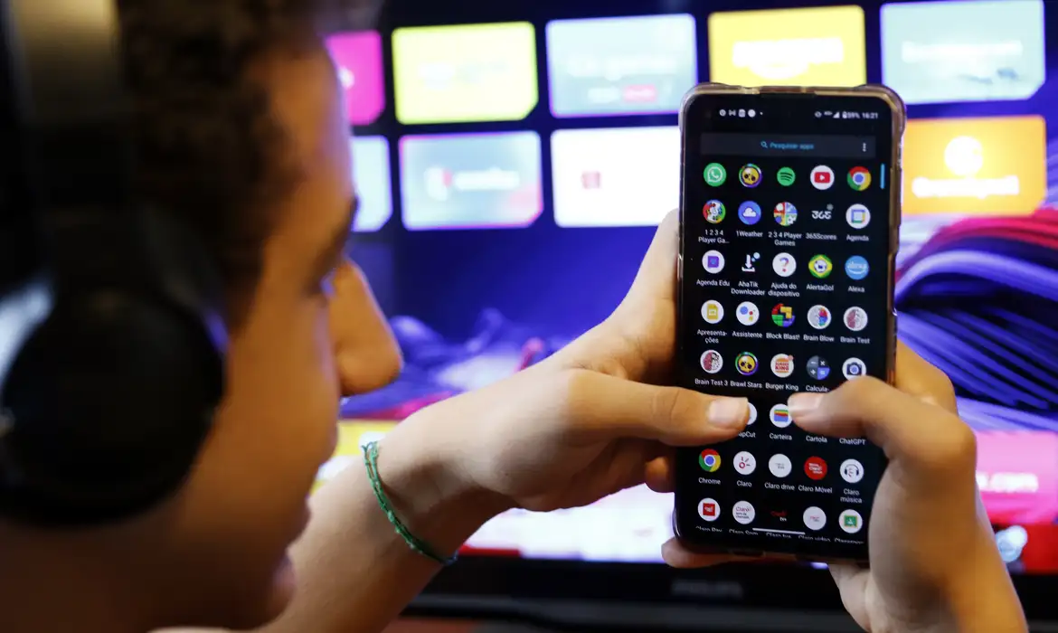 Bruno Peres/Agência Brasil Brasília (DF), 27/01/2025 - Crianças com perfil aberto em redes sociais. Ian Fernandes de Alencar. Foto: Bruno Peres/Agência Brasil