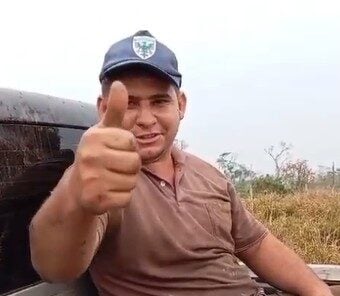 Morador de Sena Madureira aparece após dia de trabalho no barro e faz apelo bem-humorado por um relacionamento em vídeo que viralizou nas redes sociais.