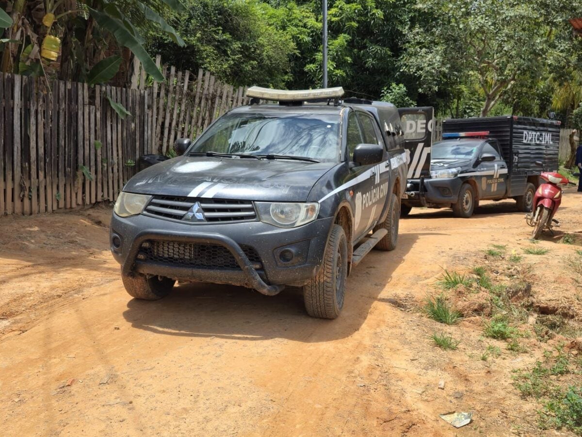 O corpo foi removido por peritos do Instituto Médico Legal (IML) da regional da fronteira