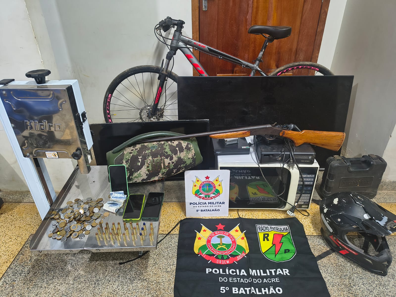 Suspeito é preso após família ser feita refém durante assalto