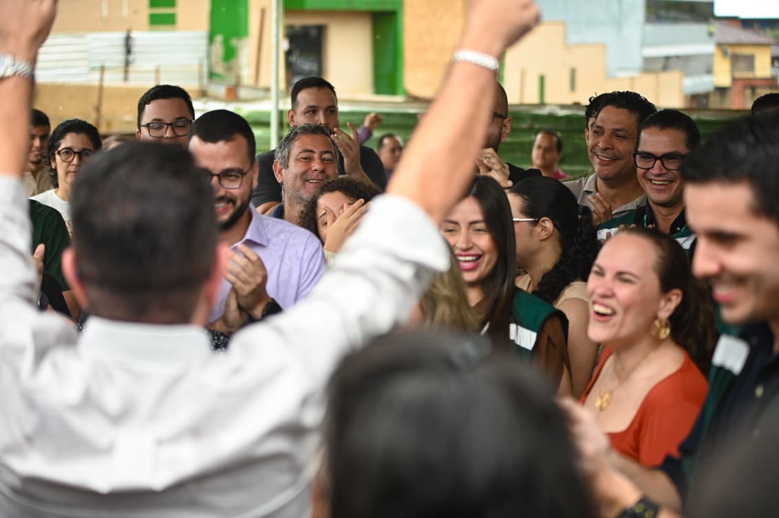 Povo canta parabéns para Gladson durante inauguração do Complexo Viário