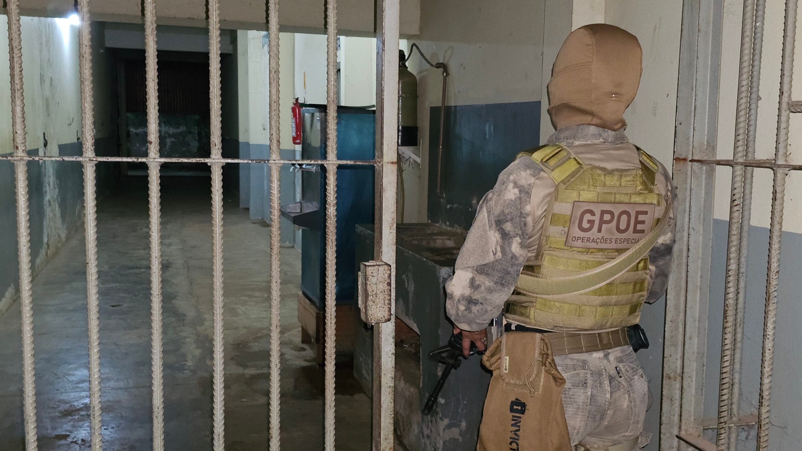 Foram apreendidos celulares durante as revistas