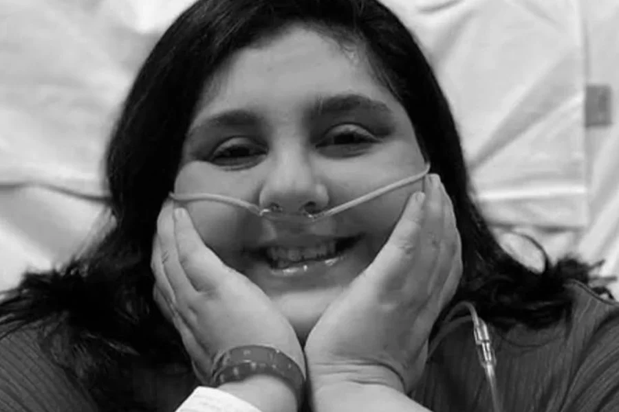 Influenciadora morre, aos 31 anos, após luta contra doença rara