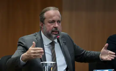 Paulo Pinto/Agência Brasil São Paulo (SP), 18/03/2026 - Ministro de Minas e Energia, Alexandre Silveira, participa de entrevista coletiva para falar sobre Leilão de Reserva de Capacidade na forma de Potência de 2026 - UTEs a Gás Natural, Carvão Nineral e UHEs, realizado pela Câmara de Comercialização de Energia Elétrica e Ministério das Minas e Energia. Foto: Paulo Pinto/Agencia Brasil