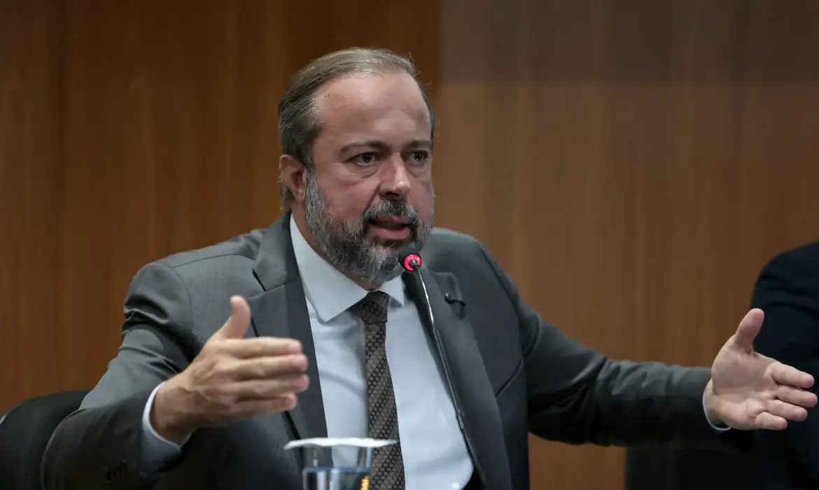 São Paulo (SP), 18/03/2026 - Ministro de Minas e Energia, Alexandre Silveira, participa de entrevista coletiva para falar sobre Leilão de Reserva de Capacidade na forma de Potência de 2026 - UTEs a Gás Natural, Carvão Nineral e UHEs, realizado pela Câmara de Comercialização de Energia Elétrica e Ministério das Minas e Energia. Foto: Paulo Pinto/Agencia Brasil
