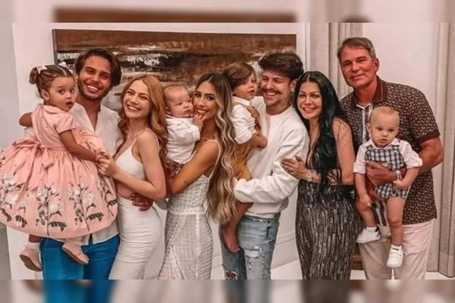 Após instigar os seguidores com uma enquete sobre quem seria o novo integrante da família Poncio, o pastor Márcio Poncio voltou ao Instagram para confirmar oficialmente: ele e sua esposa, Simone Poncio, estão esperando um novo bebê.
