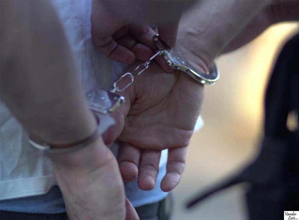 Pai sequestra filha de 2 anos e encharca com Etanol para ameaçar ex