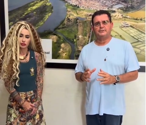 Vídeo de procuradora federal tatuada viraliza após encontro com prefeito