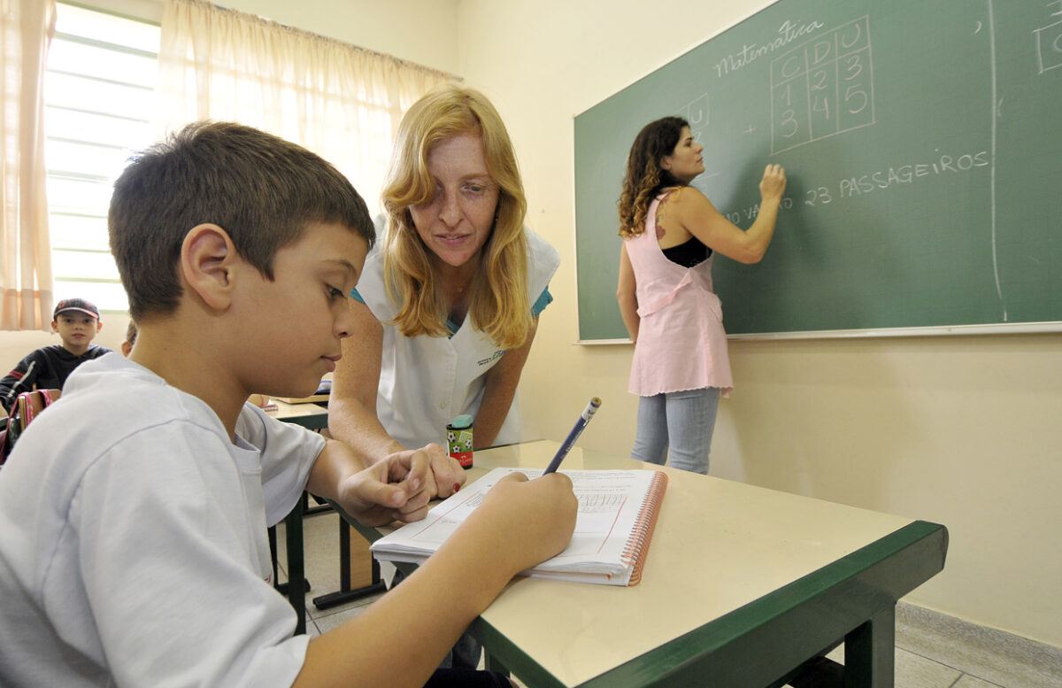 Professores e assistentes educacionais aprovados em um processo seletivo da rede estadual voltaram a ser chamados para assumir vagas.