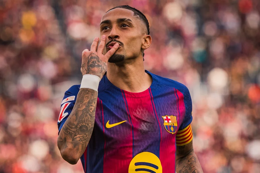 A derrota do Brasil por 2 a 1 para a França no último dia 26/03 deixou um prejuízo técnico enorme para o Barcelona, mas que pode ser compensado financeiramente. O clube espanhol confirmou que o atacante Raphinha sofreu uma nova lesão na coxa e precisará de cinco semanas de recuperação.