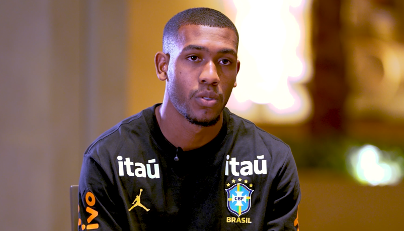 A trajetória meteórica de Rayan atingiu seu ápice nesta segunda-feira (23/03). O atacante, que trocou o Vasco da Gama pelo Bournemouth recentemente, celebrou sua primeira convocação para a Seleção Brasileira principal.